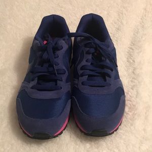 Women’s Size 9.5 Nike MD Runner 2 worn 1 time